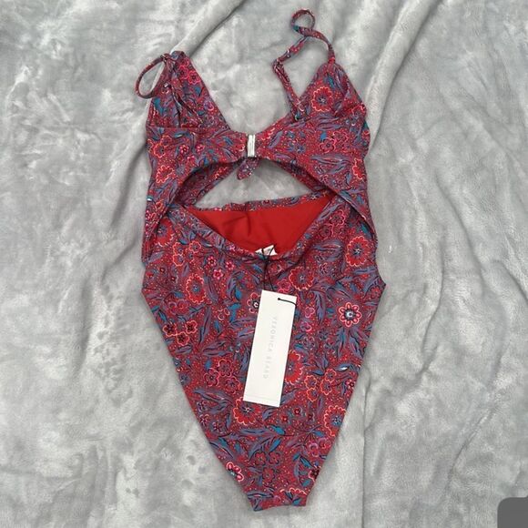 Veronica Beard
Aniston Swimsuit   - Picture 7 of 9